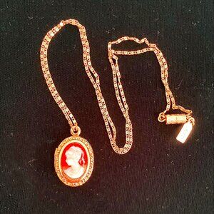 Pretty cameo locket necklace signed 1928